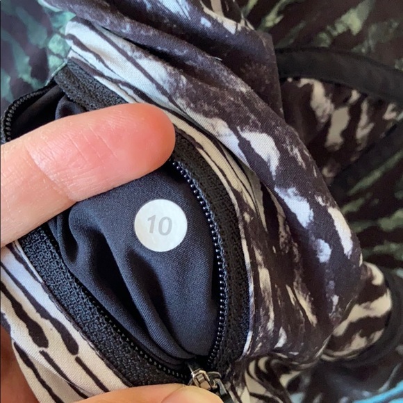 Lululemon Tracker Short III in Secret Society - Picture 7 of 7